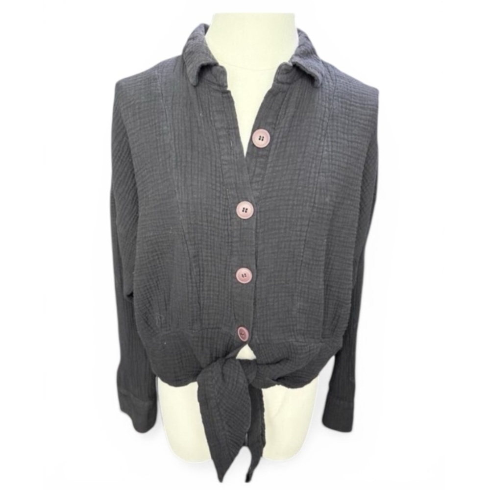 Free People textured button-front blouse‎ in Black Size Medium
